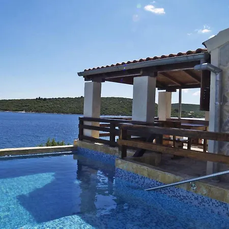 Robinson House Blue Stone With Swimming Pool Holiday home Tkon