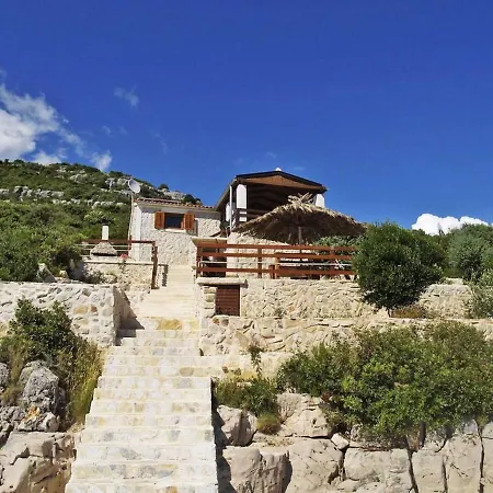 Robinson House Blue Stone With Swimming Pool Tkon