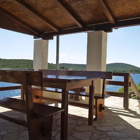 Robinson House Blue Stone With Swimming Pool Holiday home