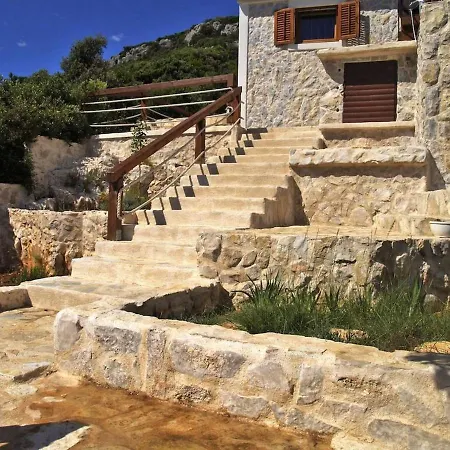 Robinson House Blue Stone With Swimming Pool