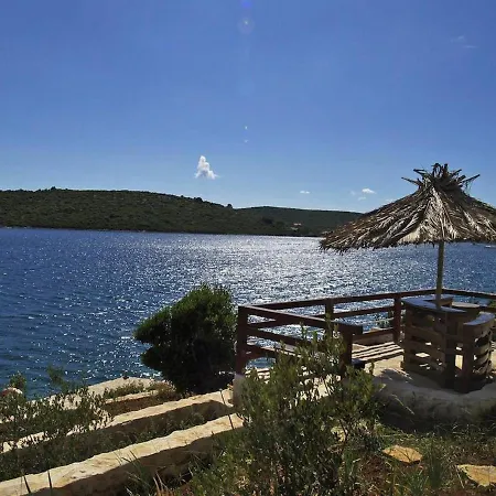 Robinson House Blue Stone With Swimming Pool Holiday home *