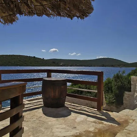 Robinson House Blue Stone With Swimming Pool Holiday home *