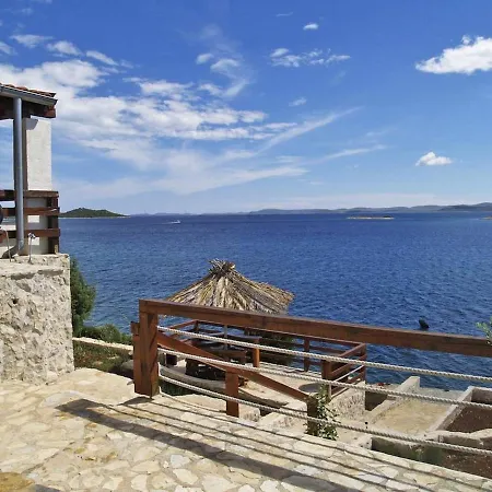 Robinson House Blue Stone With Swimming Pool Tkon
