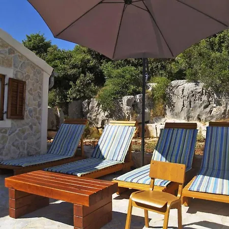 Robinson House Blue Stone With Swimming Pool Holiday home *